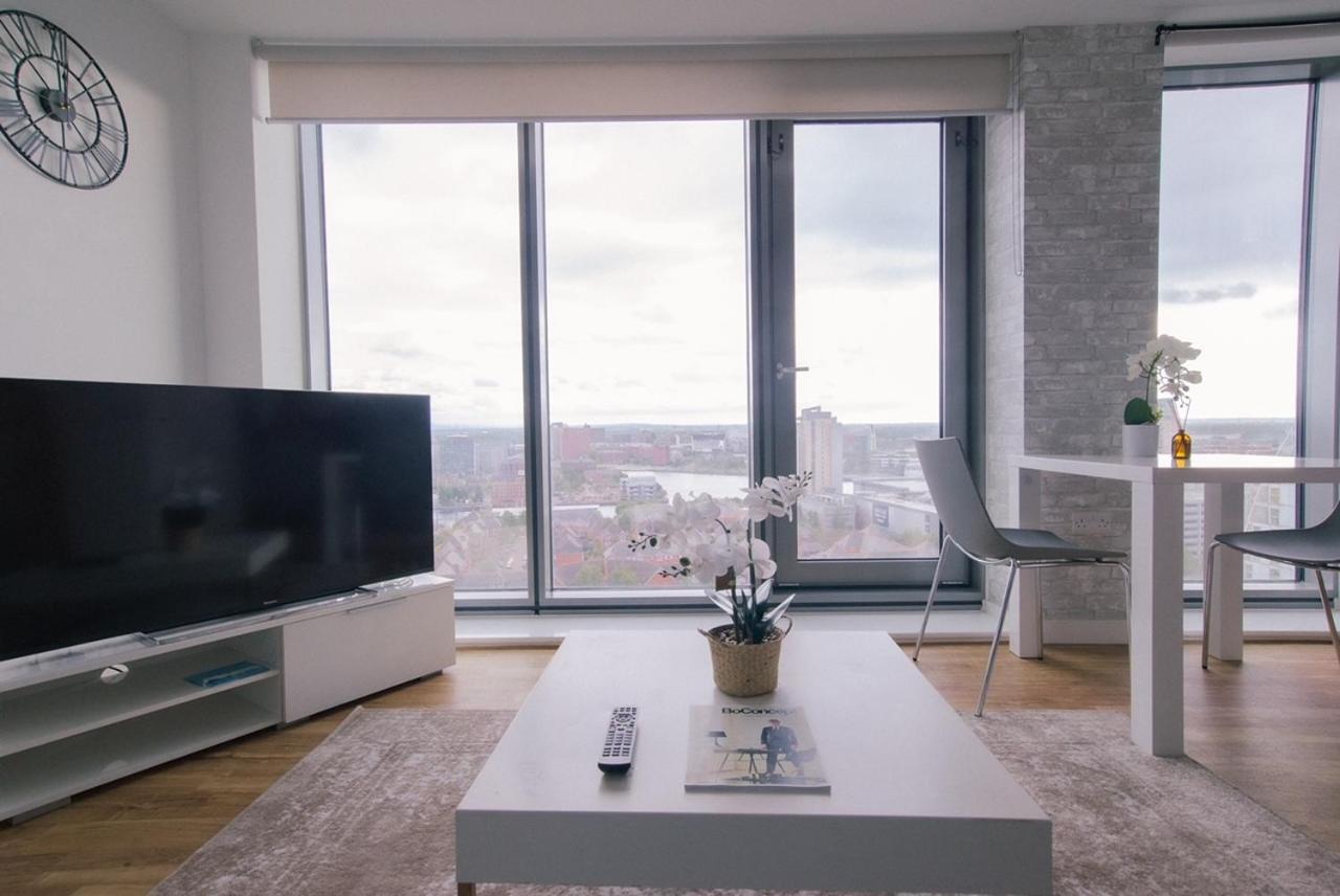 Hallsphere - Stunning Apartment Salford Quays Manchester Extérieur photo